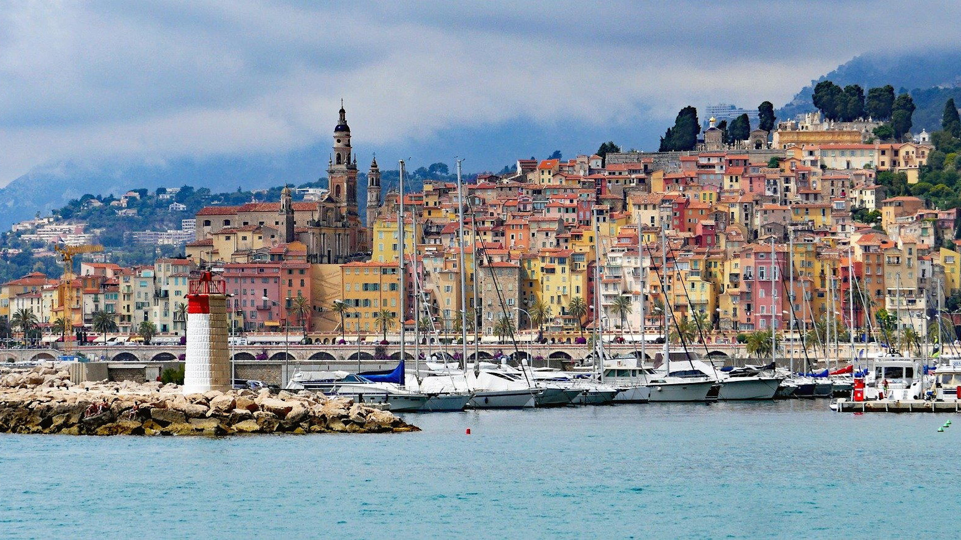 Fascinating coastline from Cassis to the Italian border through Nice, Cannes and Saint-Tropez